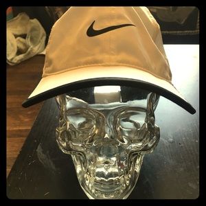Nike DriFit Featherlight Hat